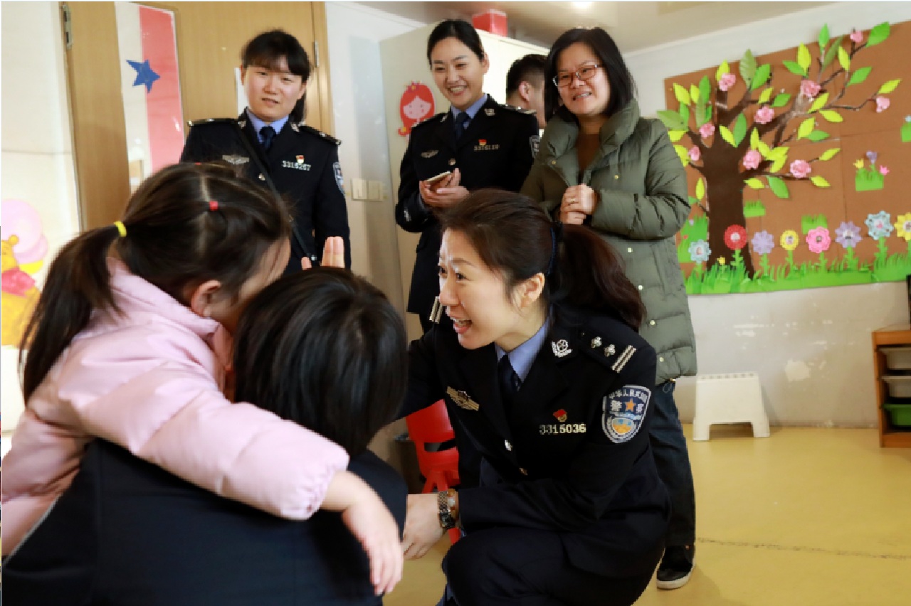 女子监狱服刑人员照片图片