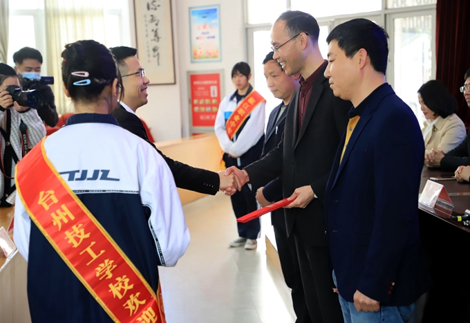 椒江招聘-_台州市椒江艾仕建材商行招聘信息,台州市椒江艾仕建材商行招聘职位(3)